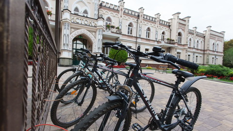Организована бесплатная аренда велосипедов и удобных, настраиваемых по росту, палок для скандинавской ходьбы