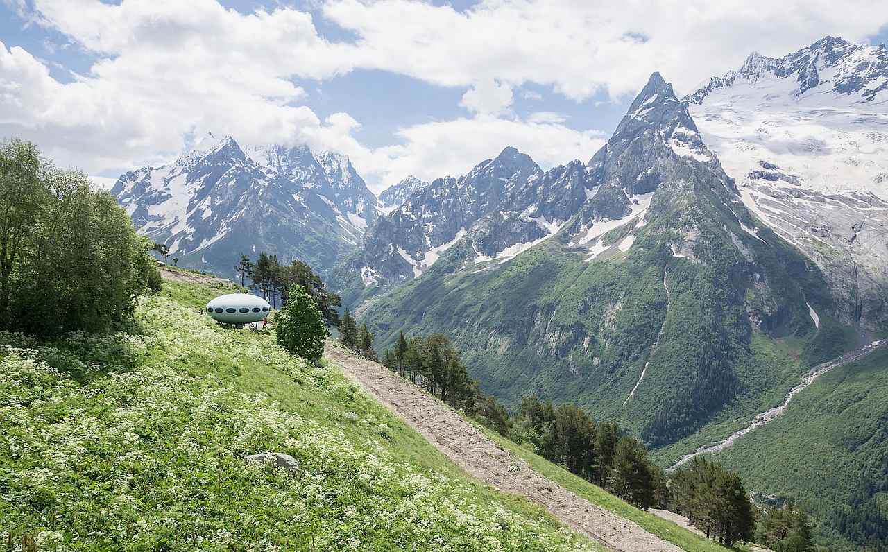 Вы познакомитесь с историей Кавказа, не только гуляя по городу, но и на многочисленных экскурсиях в горы
